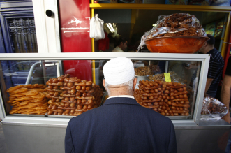 رمضان في فرنسا حيث تسافر الجاليات العربية و المسلمة إلى بلدانها الأصلية من بوابة التمسك بالعادات و التقاليد
