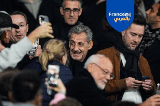 صورة غير مسبوقة: ساركوزي في مدرجات "بارك دي برانس" بعد حكم السجن