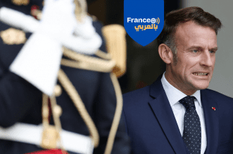الرئيس الفرنسي إيمانويل ماكرون يعض على نواجده بعدما وجد نفسه في أخطر أزمة سياسية منذ انتخابه رئيسا للبلاد