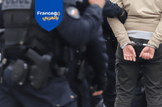 أربعة من المشتبه بهم بسرقة متحف اللوفر يقبض عليهم وسط جماهير كرة القدم