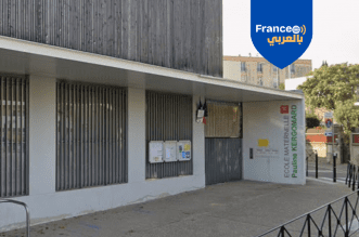 كراهية ضد المسلمين مكتوبة بالحبر الأسود… و مدينة نيم ترد بمسحها بلون الوحدة والتسامح