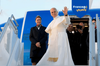 لحظات من التوتر: إصلاح عاجل للطائرة البابوية وسط أزمة عالمية في الطيران