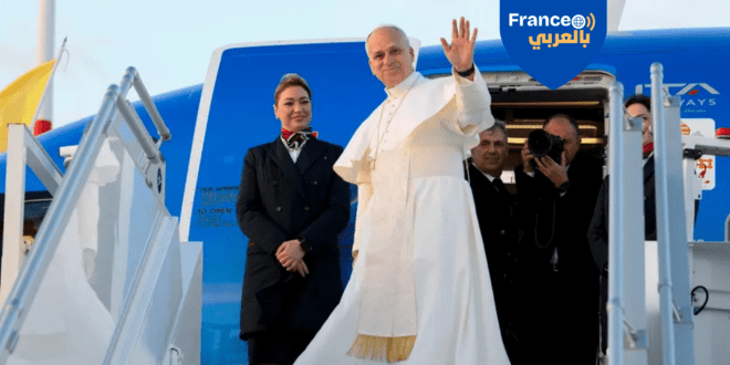 لحظات من التوتر: إصلاح عاجل للطائرة البابوية وسط أزمة عالمية في الطيران