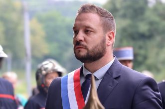 من البرلمان إلى الإسعاف: سقوط مدوٍّ لنائب فرنسي في ظروف غامضة