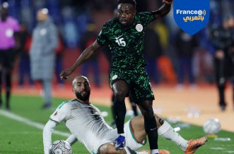 كرة القدم - كأس الأمم الأفريقية - المغرب 2025 - ربع النهائي - الجزائر ضد نيجيريا - الاستاد الكبير بمراكش، مراكش، المغرب - 10 يناير 2026. موسيس سيمون لاعب نيجيريا في مواجهة هيمد عبدلي لاعب الجزائر.